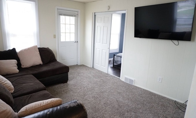 Ottawa Apartamento | Great 2 Bedroom Near Starved Rock & Downtown Ottawa Dining
