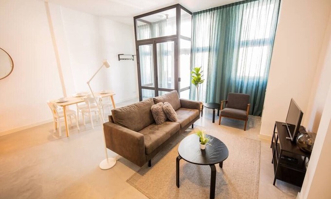 Rotterdam Apartamento | Great 2 Bedroom Serviced Apartment 69m2 -LH18-