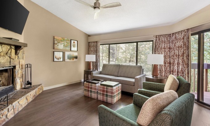 Sapphire Complejo | Great Adventure in North Carolina! 3 Pools, Ski Equipment Rentals, Free Parking