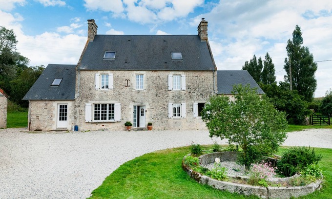 Isigny-sur-Mer Cabaña | Gran casa antigua renovada con chimenea y billar