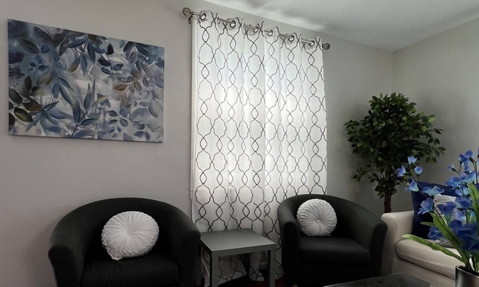 Eastwood Casa | Great area! Walk to several Restaurants, Publix/Starbucks, fenced yard, patio.