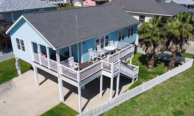 Port Bolivar Cabaña | Great Back to School Dealsl! 4 minute walk to beach!