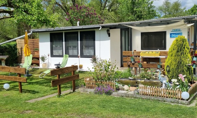 Gotz Casa | Great bungalow on the water (terrace, garden, beach, boat, bicycles, etc.)