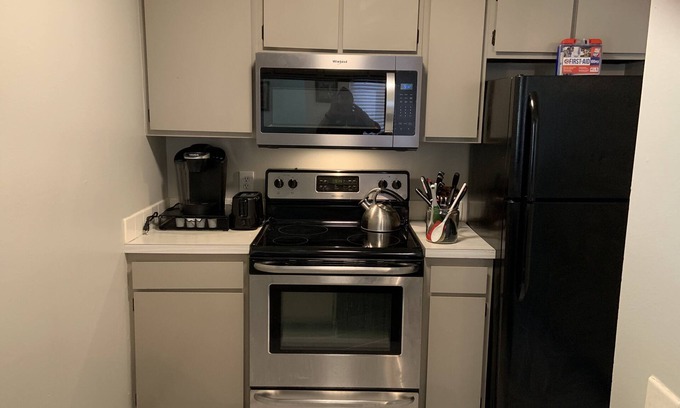 Rustic Hills Condominio | Great Condo in a Great Central Location!