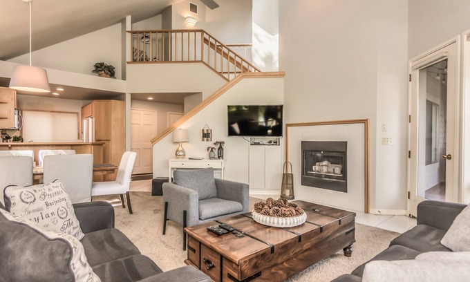 Century West Condominio | Gran condominio con 2 cubiertas, cerca de las pistas - vista a la ciudad (opción de 3er dormitorio)