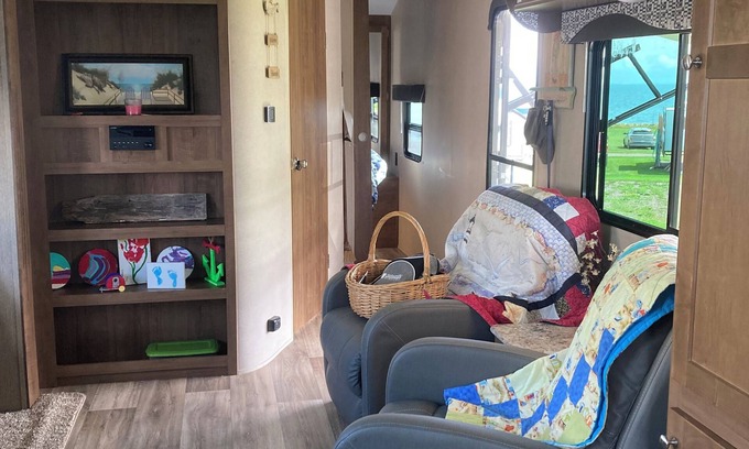 Botsford Casa | Great couples trailer and can sleep up to 6