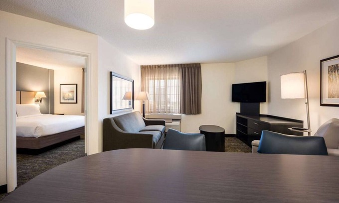 Plano Hotel | Great Deals! Pet-friendly Accommodation, Full Kitchen! Near The Shops at Legacy!