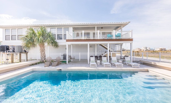 Gulf Shores Casa | Gran escapada familiar con una piscina! Tablas de paddle, bicicletas y kayaks incluidos.