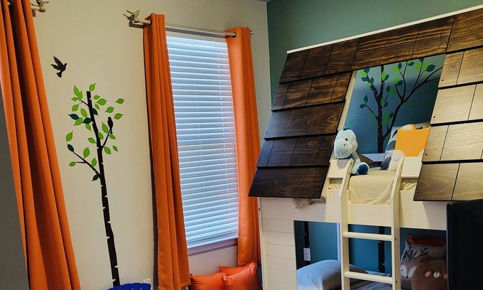 Shenandoah Casa | Great Family Home with children’s room.