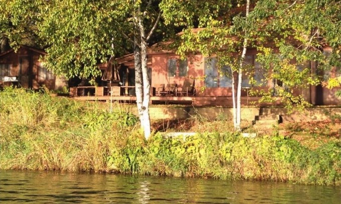 Osceola Cabina | Great fishing & sunset views, lakeside cabins joined by porch. 1 hour from TC