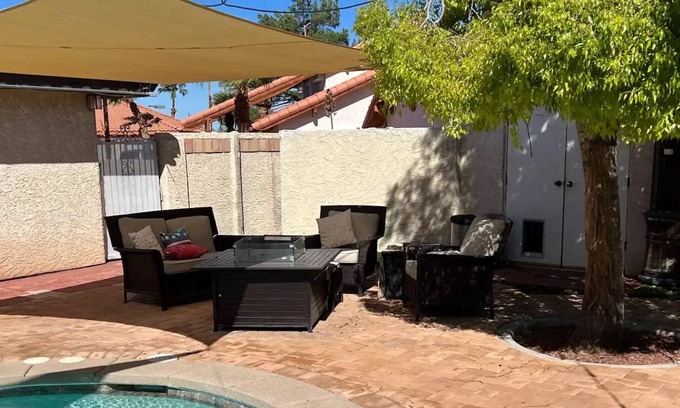 Chinatown Casa | Great for Corporate & Families - 10 Minutes to Strip