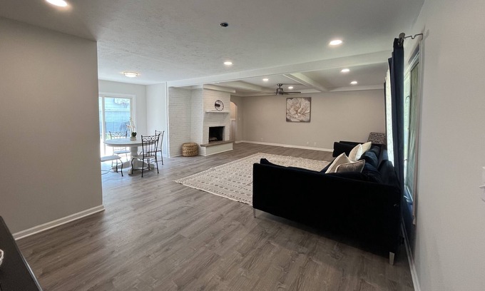 Rockford Casa | Great for family Cozy, Quiet and Fully Furnished Home in the Rockford area