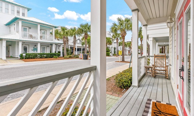 Treetop Casa | Great for large families/5 br house close to tram/walkable to Rosemary & Alys!