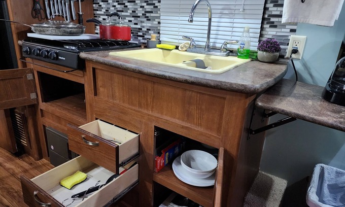 Edgebrook Casa | Great For Long Stays! Private And Cozy