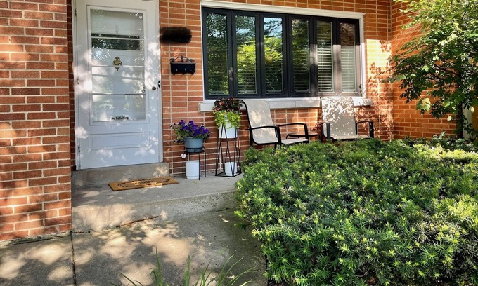 Evanston Casa | Great Hideaway in plain sight