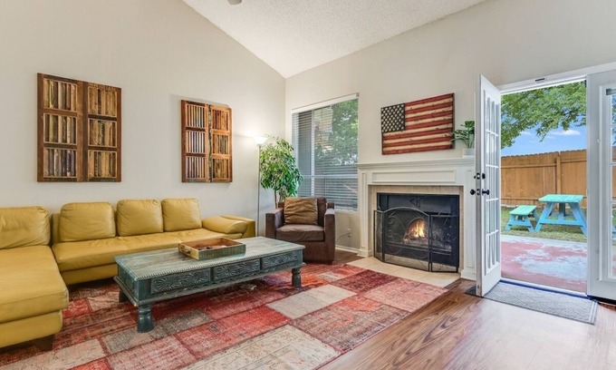 Wells Branch Casa | North Austin 3/2 Especial de Verano! Relajado, abierto, con encanto