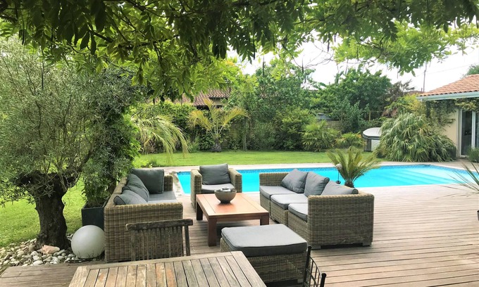 Pessac Casa | Gran casa para vacaciones en familia o con amigos.