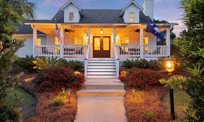 Isle of Palms Casa | Great IOP Palm Blvd home! Pet friendly, golf carts, steps to beach!