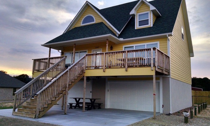 Kingston Casa | Gran vista al lago cerca del lago-Sleeps 12 con WiFi y plato