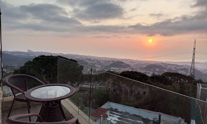 Duhur ash Shuwayr Apartamento | Great views specially at sunset alot of trees Surrounding it