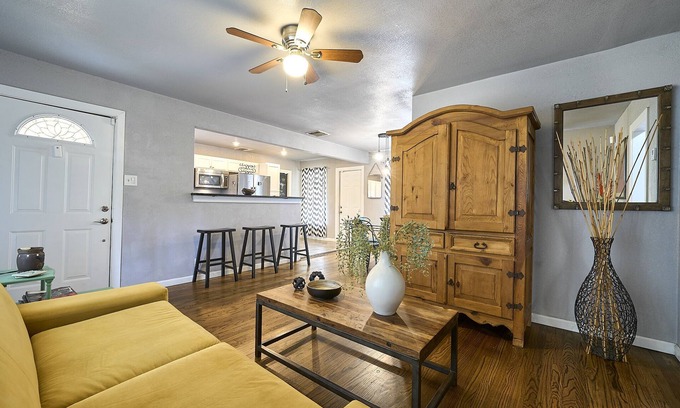 North San Antonio - SAT Casa | Great Location, Classy & Comfy