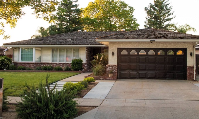 Raisin Casa | Great location in Fresno and twin xl bunk beds!