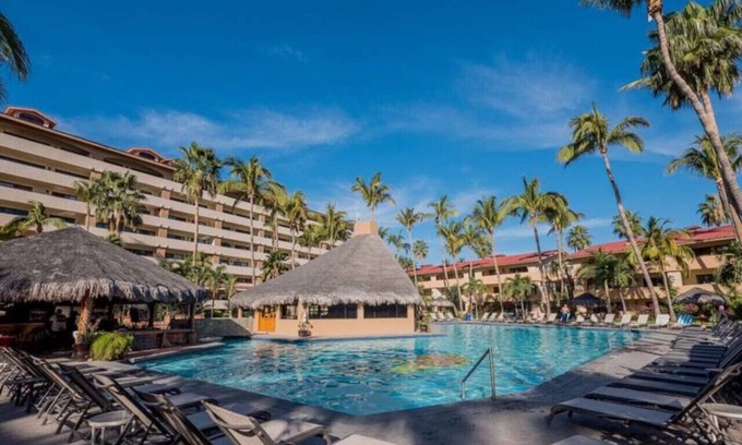 El Medano Ejidal Casa | Casa Tequila Marina Sol! ¡Recientemente renovado! La piscina climatizada más grande de Cabo! Pasos para el centro de Cabo!
