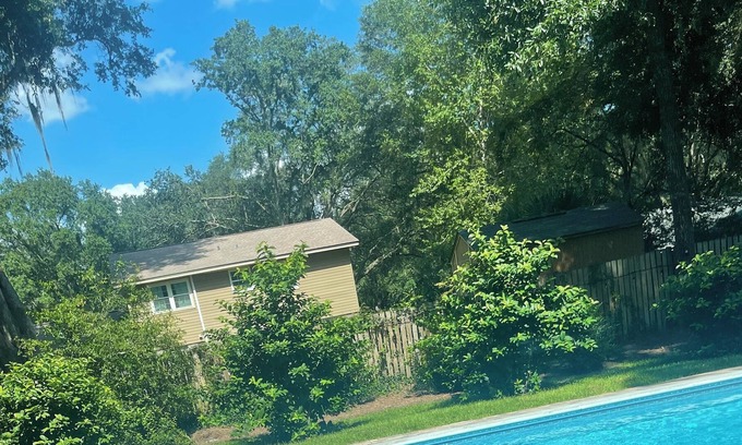 Tallahassee Casa | Great location N.E. Tallahassee .FSU 7.9 miles. Pool and New kitchen
