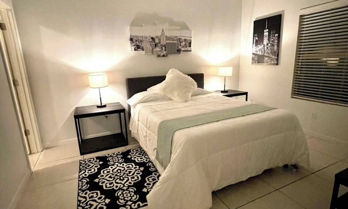 McAllen Apartamento | Great location near airport, shopping center, hospitals, expressway, comfort.