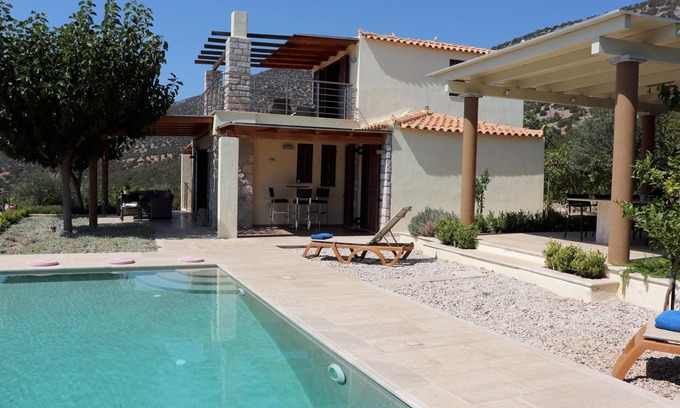 Kilada Casa | Hermosa ubicación, vistas al mar, piscina, wifi | Casa de vacaciones Argolis, Peloponeso