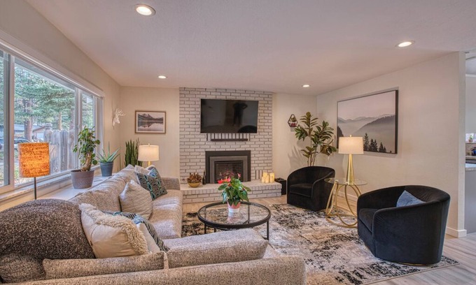 Bijou Park Casa | Great location! Completely updated 3 bedroom 2 bath home on Bijou golf course