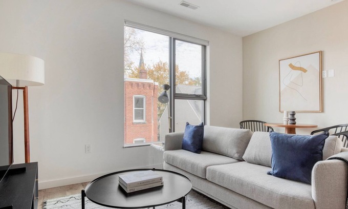 Mission Hill Apartamento | Great Mission Hill Studio, Fully Furnished, by Blueground