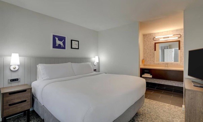 San Jose Complejo | Great Pick! Unit with Kitchen, Free Breakfast, Outdoor Pool, Pet-friendly!