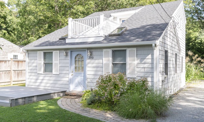 East Falmouth Cabaña | Great Pond Cottage W/central AC