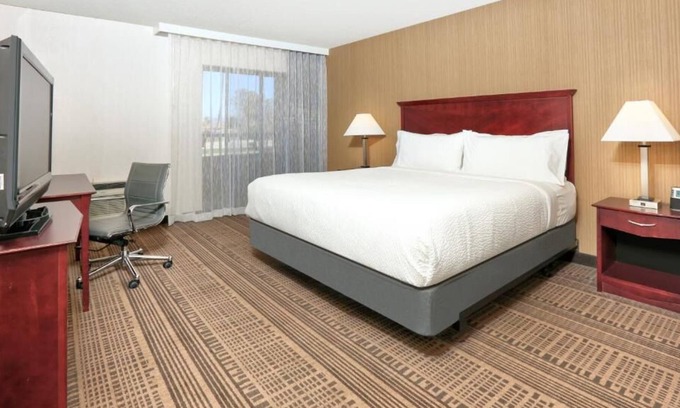 Santa Maria Casa | Great Relaxing Overnight Stay! Relaxing Unit! Minutes Away to Discovery Museum!