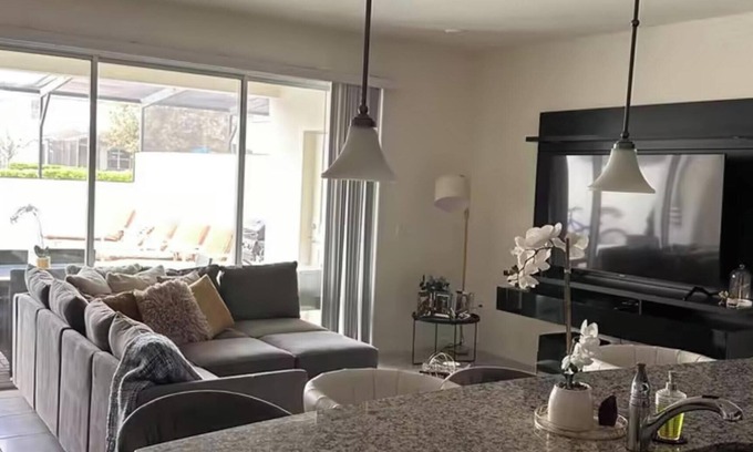 Loughman Casa | Gran habitación en excelente comunidad y ubicación