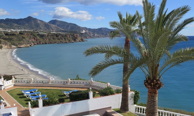 Nerja Apartamento | Gran Ático frente al mar: 2 unidades rediseñadas en una fabulosa instalación.