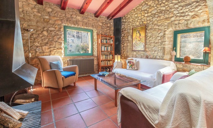 Saus Casa | Gran casa de piedra en Alt Emporda