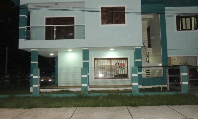 Capao da Canoa Casa | GRAN casa de pueblo, 4 dormitorios, suite, para 10 personas, aire, TV, Wi-Fi, cerca del mar y del centro