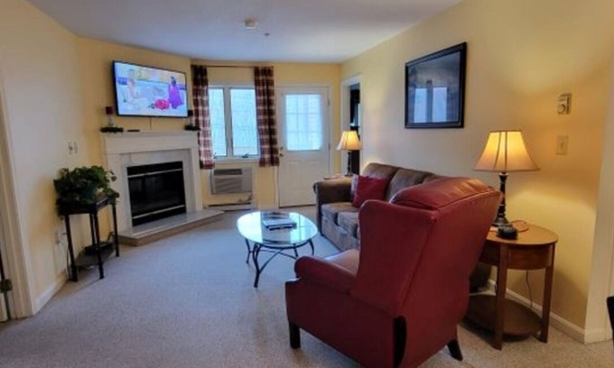 Lincoln Casa | Great views of Loon Mt from this family vacation condo at the Nordic Inn Resort.