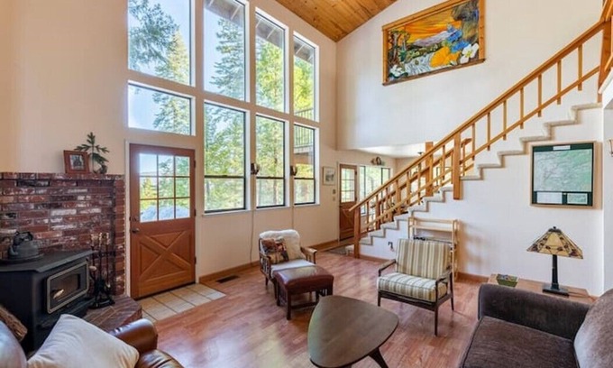 Arnold Cabina | Great Views! Pool, Large Jet-Tub, King Bed, Shufflebrd, Snow Sledding, Generator