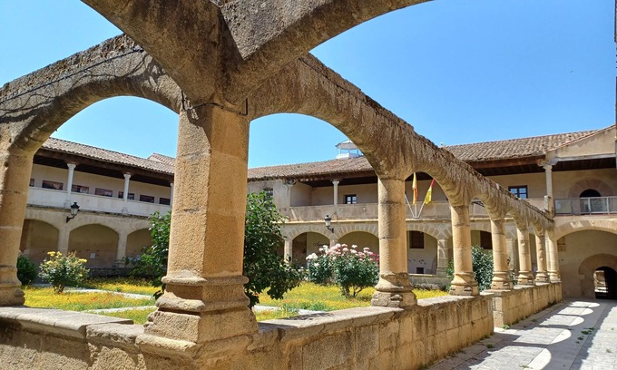 Aldeanueva de Santa Cruz Cabaña | Gredos Norte Aldea con 70 habitantes