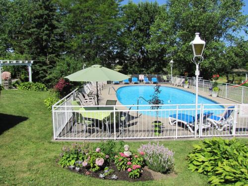 Kingston Casa | Green Acres Inn