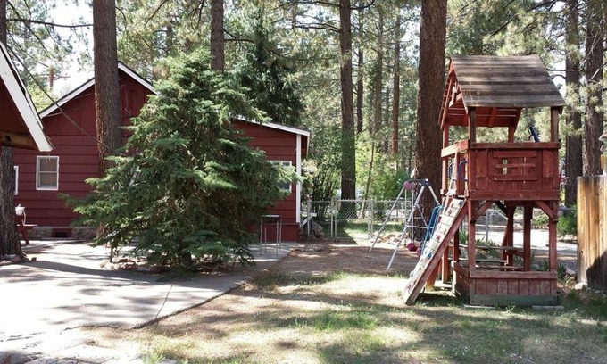 Peter Pan Casa | Green Cabin in Big Bear Lake 3 bdr Pets Friendly