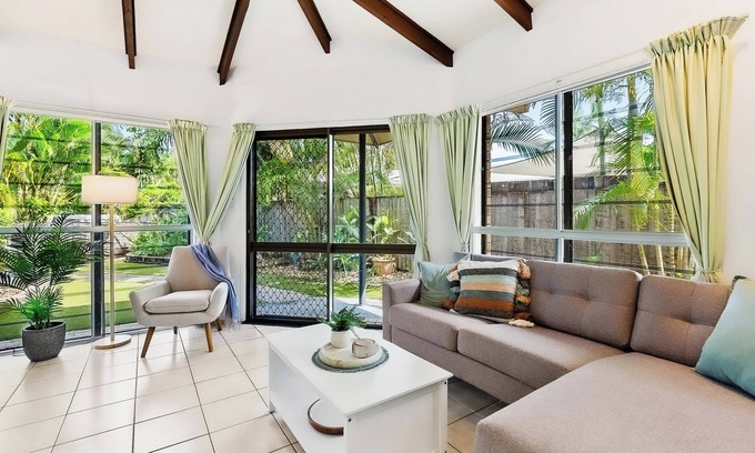 Trinity Beach Casa | Green Cottage - Pet & Child friendly