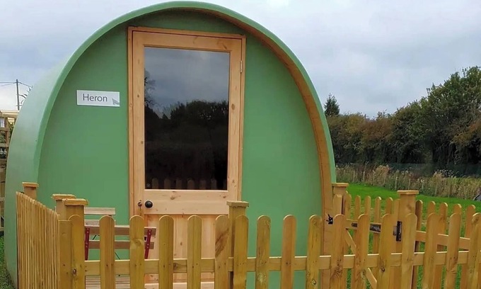 Kingswood Cabina | Green Dragon and Kitchen Pod - Sleeps 2 & Parking