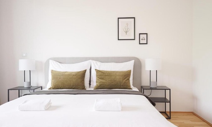 Favoriten Apartamento | Green Garden Apartment w/.Balcony near Thermal Spa