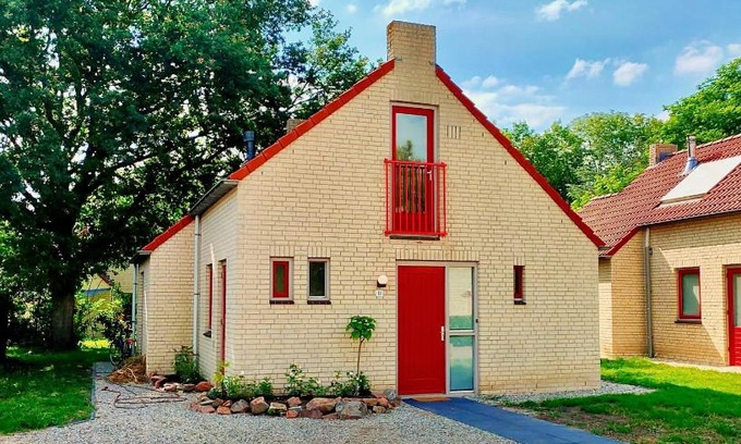 Ewijk Casa | Green Hills home