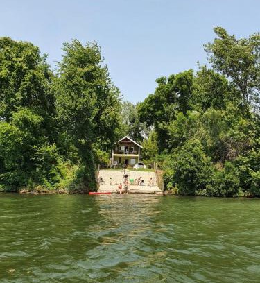 Central Serbia Casa | green house at silver lake