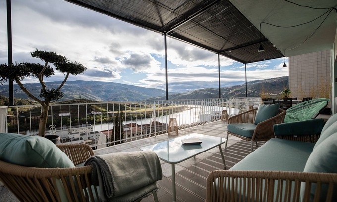 Peso da Regua Casa | Green House Douro - A balcony over the Douro